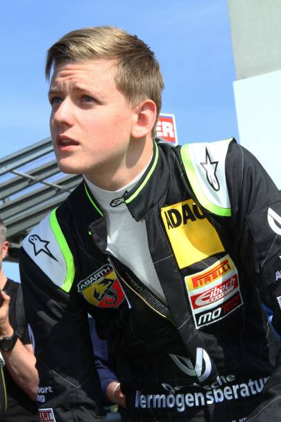 Mick Schumacher vince la sua prima gara di Formula 4 sul circuito tedesco di Oschersleben; il giovane ha approfittato della partenza dalla prima fila ed  riuscito a tenere la prima posizione per quasi tutta la corsa (Olycom)